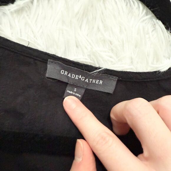 Women Grade & Gather Women V-Neck Flutter Sleeves Plain Top in Black Size Small - Picture 7 of 8